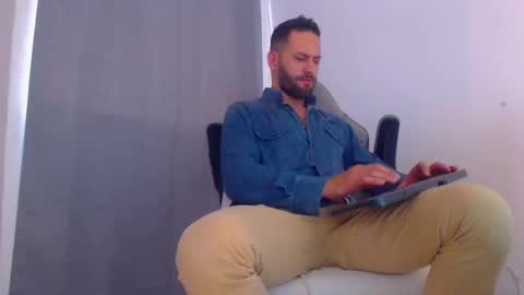 Snapshot of esteban7984068 chatting on 12.26.24 esteban online show from 12.26.24