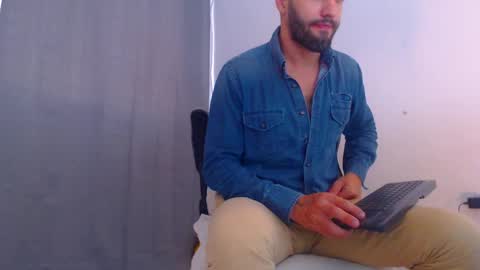 Snapshot of esteban7984068 chatting on 12.28.24 esteban online show from 12.28.24