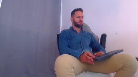 Snapshot of esteban7984068 chatting on 12.29.24 esteban online show from 12.29.24