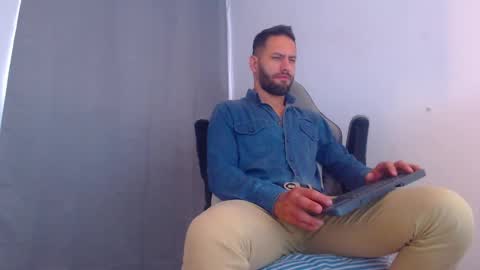 Snapshot of esteban7984068 chatting on 12.30.24 esteban online show from 12.30.24