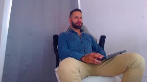 Snapshot of esteban7984068 chatting on 01.31.25 esteban online show from 01.31.25