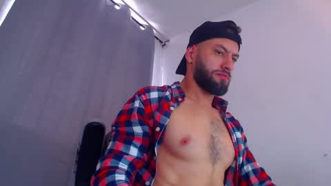 Snapshot of esteban7984068 chatting on 02.11.25 esteban online show from 02.11.25