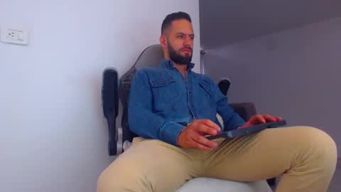 Snapshot of esteban7984068 chatting on 03.12.25 esteban online show from 03.12.25