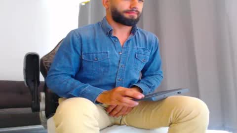 Snapshot of esteban7984068 chatting on 11.12.25 esteban online show from 11.12.25