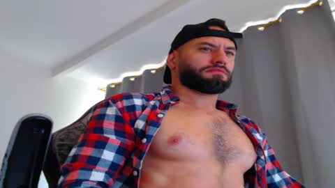 Snapshot of esteban7984068 chatting on 11.20.25 esteban online show from 11.20.25