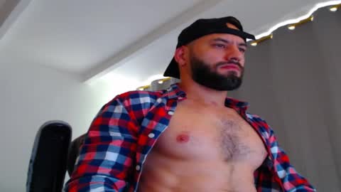 Snapshot of esteban7984068 chatting on 12.04.25 esteban online show from 12.04.25