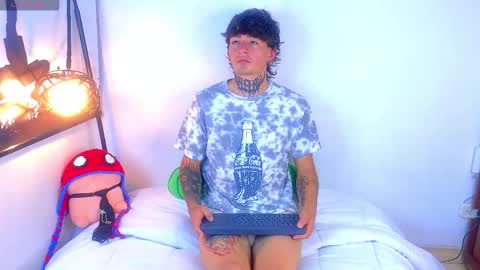 Snapshot of estebanchar_ chatting on 09.11.25 Esteban independent model online show from 09.11.25