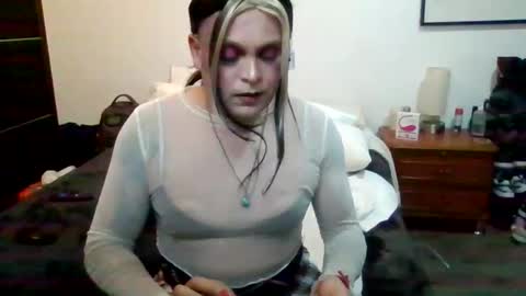 Snapshot of estephanieaguilar chatting on 10.26.25 Estephanie Aguilar online show from 10.26.25