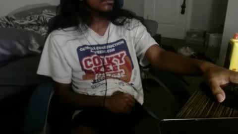 Snapshot of estessaid chatting on 11.08.25 94Bottles online show from 11.08.25