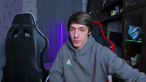 Snapshot of esthetics_boys chatting on 03.04.25 LOUIS online show from 03.04.25