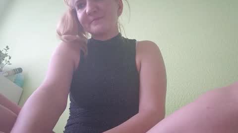 Snapshot of estrellawalters chatting on 01.01.25 estrellawalters online show from 01.01.25