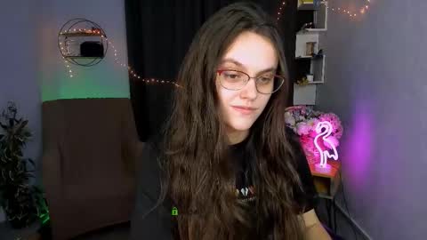 Snapshot of etera_velli chatting on 11.21.25 etera online show from 11.21.25