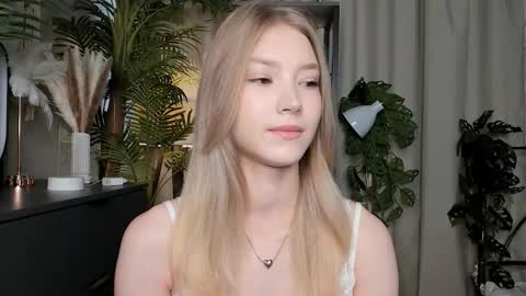 Snapshot of eternity_cuite chatting on 09.21.25 Natalie online show from 09.21.25