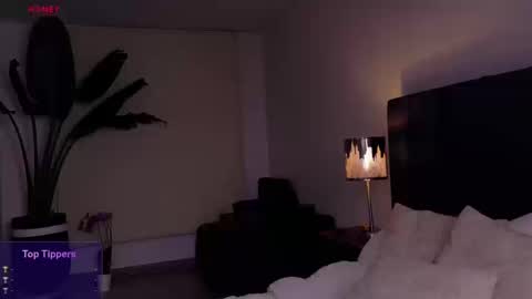 Snapshot of ethan_skiny_ chatting on 09.30.25 Joan online show from 09.30.25