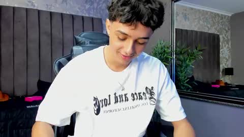 Snapshot of ethanlowell chatting on 10.14.25 ethanlowell online show from 10.14.25