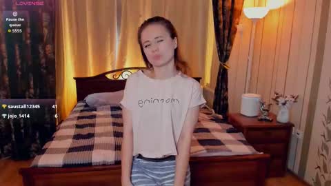Snapshot of eugeniabrainard chatting on 10.03.25 Kira and Kamila online show from 10.03.25