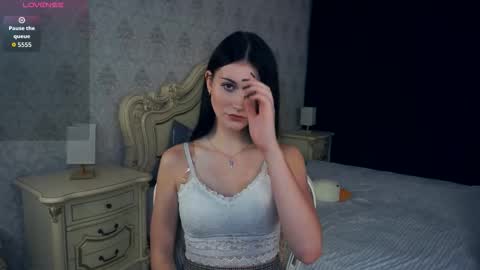 Snapshot of eustoliabondura chatting on 10.19.25 Pamula online show from 10.19.25