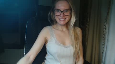 Snapshot of eva2323 chatting on 03.12.25 eva2323 online show from 03.12.25