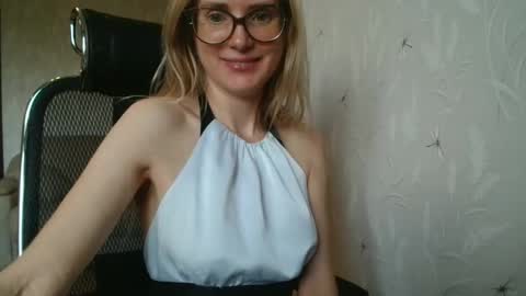 Snapshot of eva2323 chatting on 09.23.25 eva2323 online show from 09.23.25