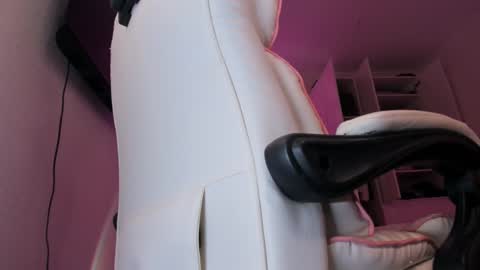 Eva Davis online show from 01.31.25