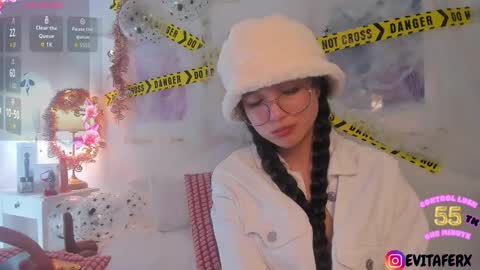 Snapshot of eva_depp chatting on 10.28.25 Evaa Depp online show from 10.28.25