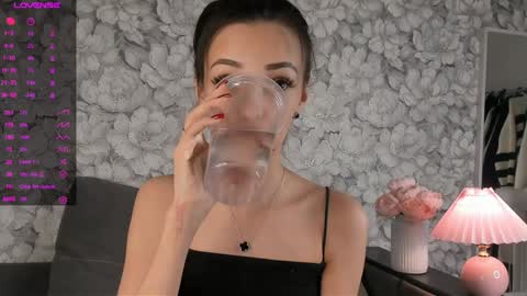 Snapshot of eva_doncray chatting on 12.22.24 Eva online show from 12.22.24