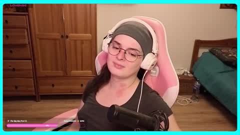 Snapshot of eva_katt chatting on 09.28.25 Gamer Katt online show from 09.28.25