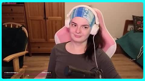 Snapshot of eva_katt chatting on 09.30.25 Gamer Katt online show from 09.30.25