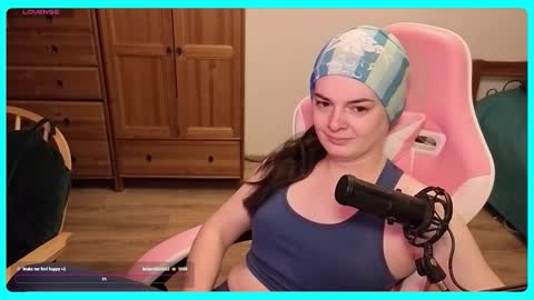 Snapshot of eva_katt chatting on 10.04.25 Gamer Katt online show from 10.04.25