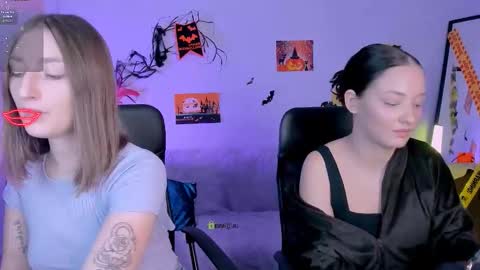 Snapshot of eva_smiith_ chatting on 10.22.25 Eva online show from 10.22.25