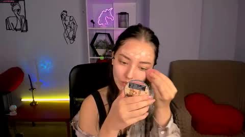 Snapshot of eva_smiith_ chatting on 11.11.25 Eva online show from 11.11.25