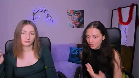 Snapshot of eva_smiith_ chatting on 11.18.25 Eva online show from 11.18.25