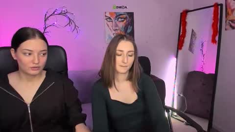 Snapshot of eva_smiith_ chatting on 11.20.25 Eva online show from 11.20.25