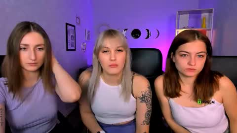 Snapshot of eva_smiith_ chatting on 12.05.25 Eva online show from 12.05.25