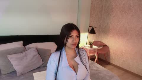 Snapshot of evaa_stevens chatting on 10.07.25 julieth online show from 10.07.25