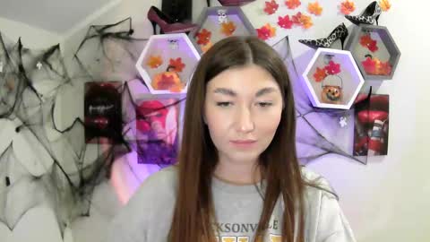 Snapshot of evachaturbatte chatting on 10.15.25 Evachaturbatte online show from 10.15.25