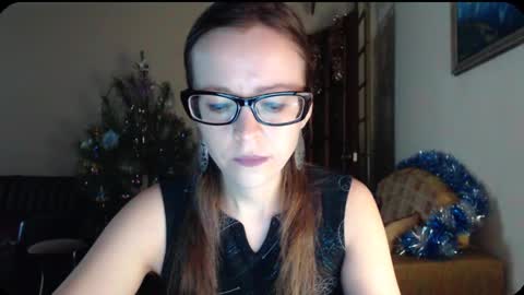 Snapshot of evangeline06 chatting on 01.06.25 YourMistress online show from 01.06.25