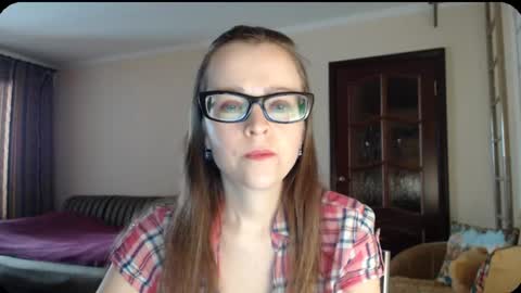 Snapshot of evangeline06 chatting on 03.10.25 YourMistress online show from 03.10.25