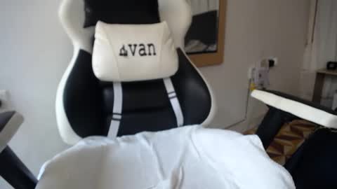 Evan online show from 01.12.25