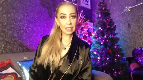 EvelynaGrey online show from 12.29.24