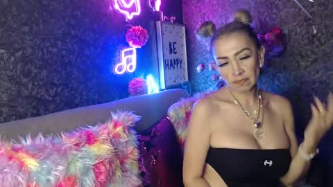 EvelynaGrey online show from 01.18.25