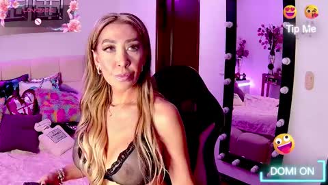 EvelynaGrey online show from 11.13.25