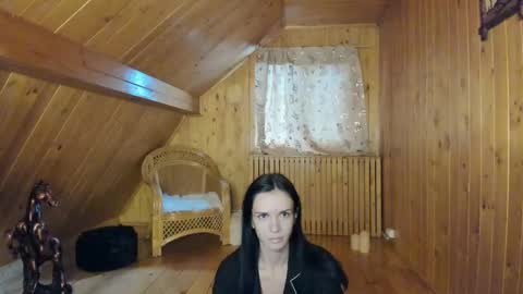 Snapshot of evelynvox chatting on 11.04.25 Evelynn online show from 11.04.25