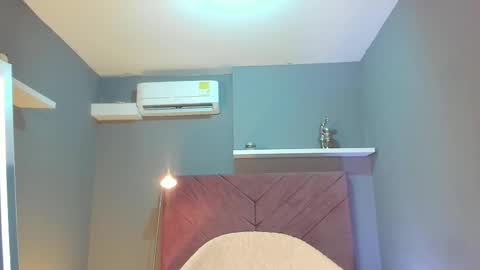 Snapshot of everyh chatting on 09.30.25 Sophia online show from 09.30.25