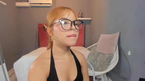 Snapshot of everyh chatting on 10.09.25 Sophia online show from 10.09.25