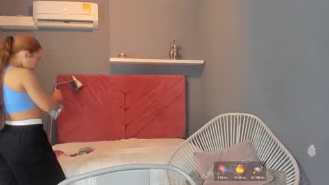 Snapshot of everyh chatting on 10.10.25 Sophia online show from 10.10.25