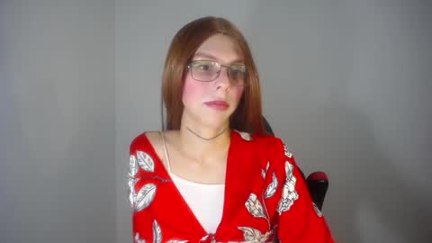 Snapshot of evi_kitty chatting on 01.07.25 Evi online show from 01.07.25