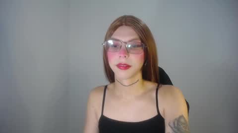 Snapshot of evi_kitty chatting on 03.11.25 Evi online show from 03.11.25