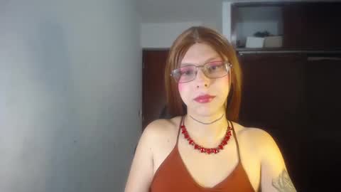 Snapshot of evi_kitty chatting on 10.09.25 Evi online show from 10.09.25