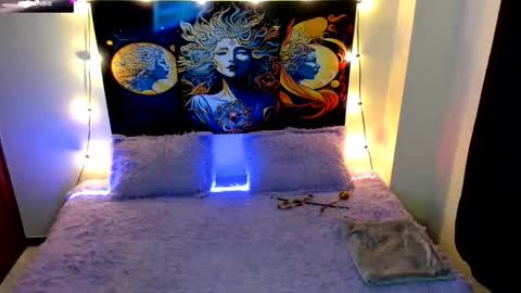 Snapshot of evie99_ chatting on 10.17.25 Evie99 online show from 10.17.25